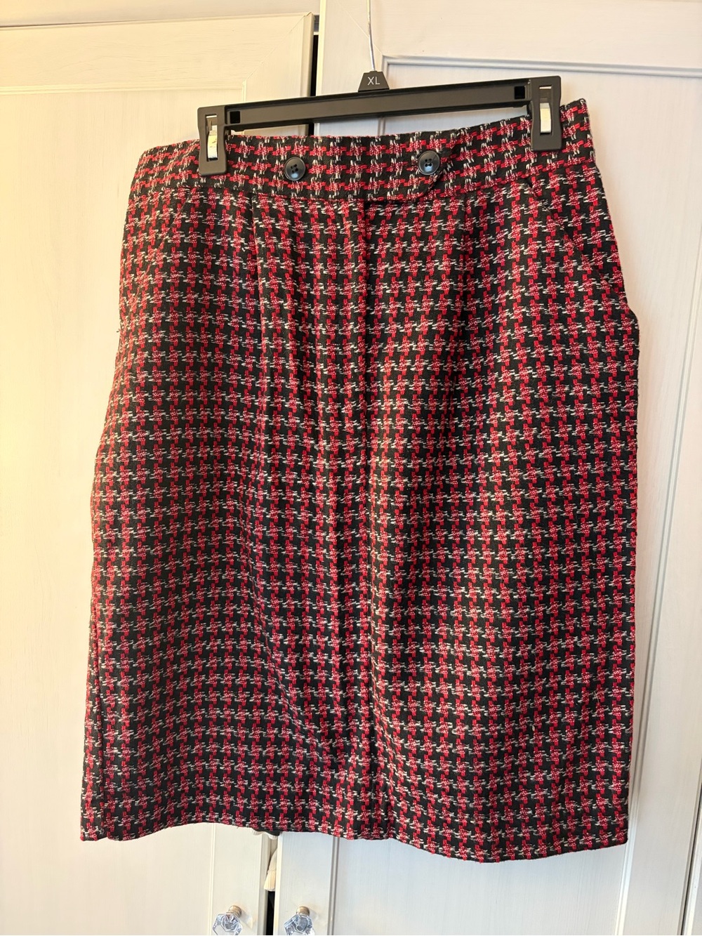 Classic Houndstooth Pencil Skirt in Black and Red